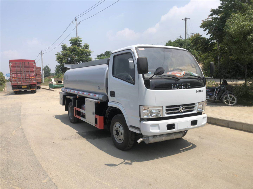 5噸加油車-東風多利卡5噸國三不上戶加油車（內藏加油機）